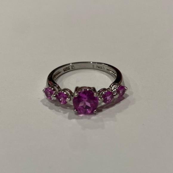 INTERGEM Pink / Purple Sapphire 5-Stone Accent Silver Plated Ring - Size 6.5 - Picture 6 of 9